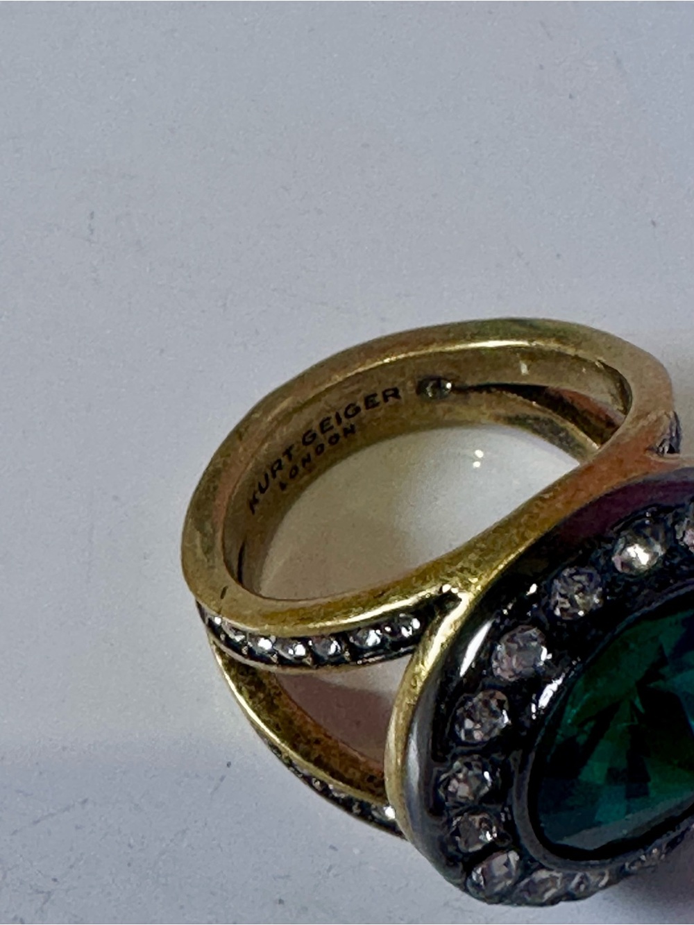 Kurt Geiger Octavia Emerald Green Center Crystal Halo Ring NWT - Picture 9 of 10
